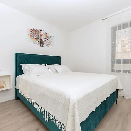 Ema Apartment *